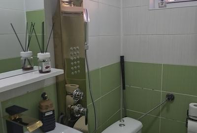 Garsonieră decomandată în Eroii Revoluției - 2