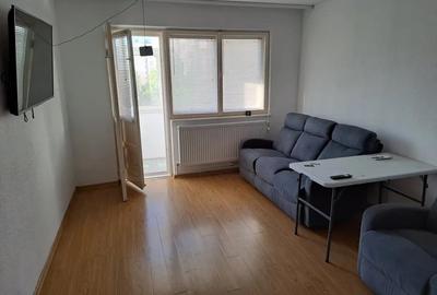 Apartament cu 3 camere decomandat în Casa de Cultură