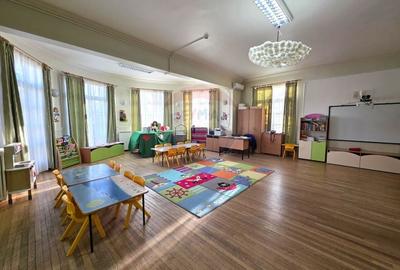 Casă cu 10 camere cu Teren 900 Mp în 23 August - 6