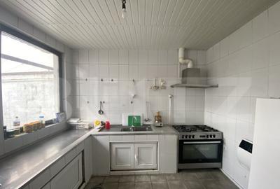 Spațiu comercial, de 379 mp, în 1 Mai - 12