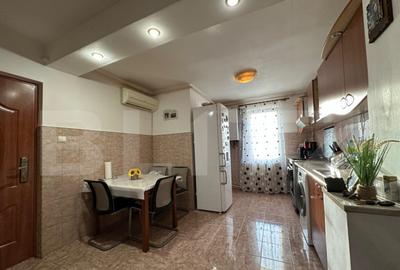 Apartament cu 3 camere decomandat, balcon, loc de parcare - 2