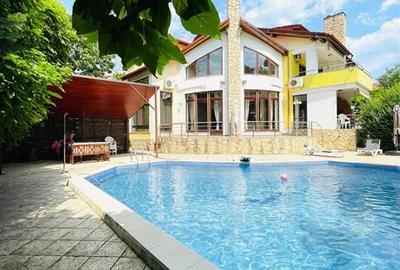 Casă individuală cu 12 camere cu Piscina în Central - 1