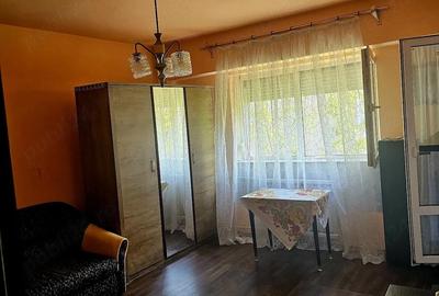 Garsonieră decomandată în Decebal - 2