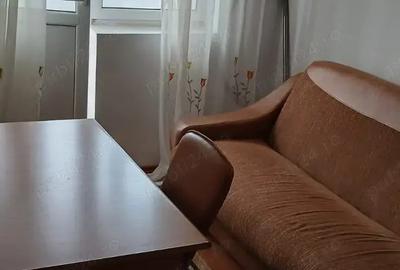 Vand apartament 2 camere, semidecomandat, etaj 2 - 10