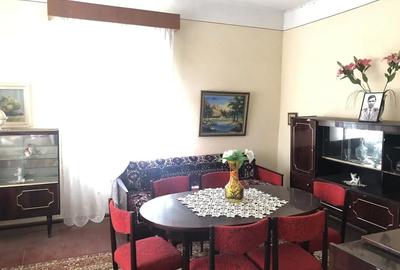Casă cu 8 camere în Grojdibodu - 1