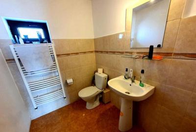 Casă cu 7 camere cu Teren 844 Mp în Apărătorii Patriei - 15