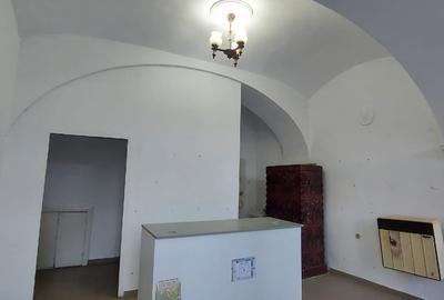 Spațiu comercial, de 25 mp, în Central - 8