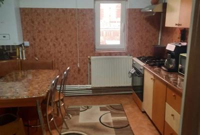 Vind ap 4 camere la Comisariat et 4 - 5