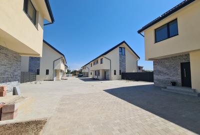 Casă individuală cu 4 camere cu Teren 250 Mp în Odăi