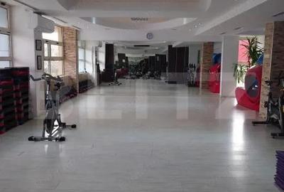 Spatiu comercial, 290 mp, zona Micro 3 - 16