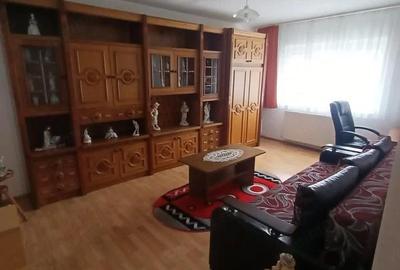 Apartament cu 2 camere decomandat în Micro IV