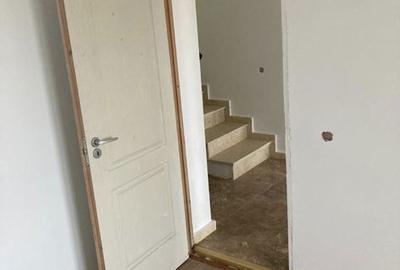 Casă cu 4 camere cu Teren 170 Mp în Central - 1