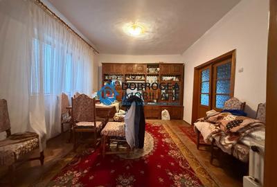 Casa batraneasca 229 mp + teren 675 mp, deschidere stradala 15,8 ml - 7