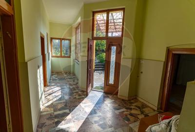 Casă cu 4 camere cu Teren 818 Mp în Central - 10
