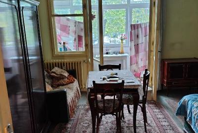 Garsoniera in zona Costin Georgian-metrou - 1