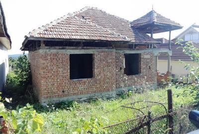 Casă cu 3 camere cu Teren 780 Mp în Runcu - 4