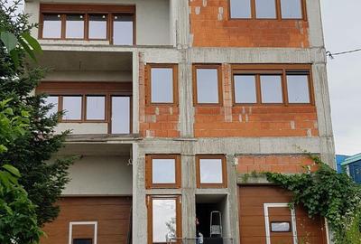 Casă cu 8 camere cu Teren 350 Mp în Central - 1