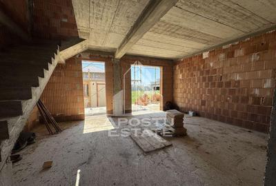 Case insiruite cu 3 camere, bucatarie inchisa, toate util...