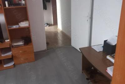 Apartament cu 3 camere semidecomandat în Central - 2