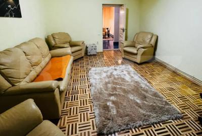 Apartament cu 3 camere decomandat, mobilat în Central