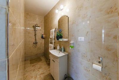 Casă cu 6 camere cu Teren 951 Mp în Central - 2