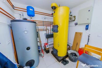 Casă cu 7 camere cu Teren 6370 Mp în Groși - 1