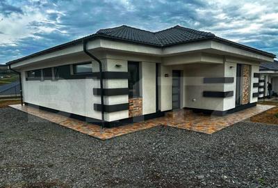 Casa cu 3 dormitoare, lumina ?i echilibru elegan?a - 3