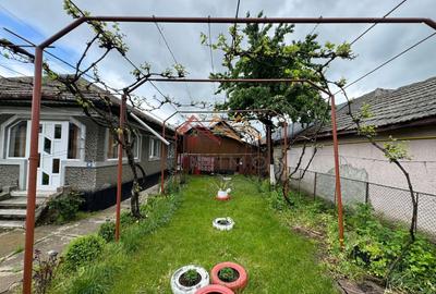 Casa solida 5 camere, teren 736mp, toate utilitatile, CT - 2