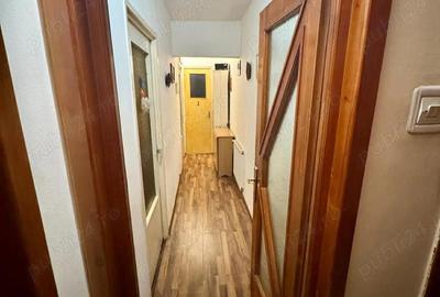Apartament de 3 camere zona TRACTORUL - 3
