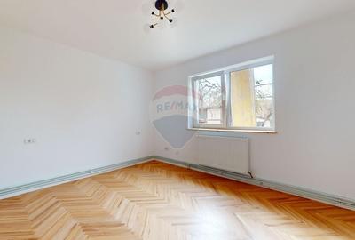 Casă cu 5 camere cu Teren 540 Mp în 13 Decembrie - 11