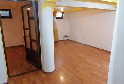 Spațiu comercial, de 300 mp, în Central - 3