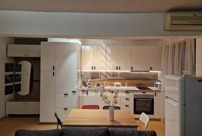 Apartament cu 2 camere semidecomandat, mobilat în Ultracentral