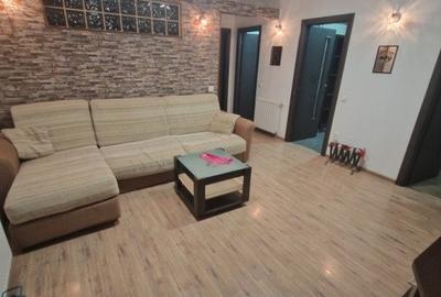 Apartament cu 3 camere semidecomandat, mobilat în 13 Septembrie
