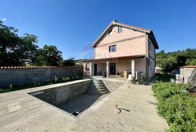 Casă individuală cu 5 camere cu Canalizare în Sud - 2