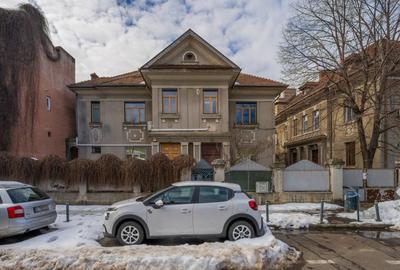 Apartament cu 4 camere decomandat, mobilat în P-ța Sfântul Ștefan - 1