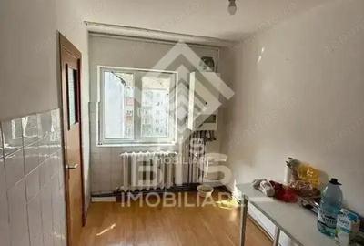 Apartament cu 3 camere decomandat în Central - 3