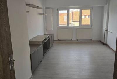 Apartament cu 4 camere decomandat în Central - 4