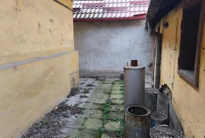 Casă cu 5 camere cu Teren 218 Mp în Muncitoresc - 2