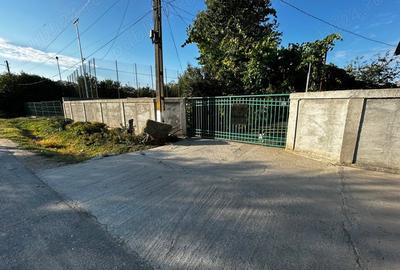 Casă cu 4 camere cu Teren 1070 Mp în Poiana - 1