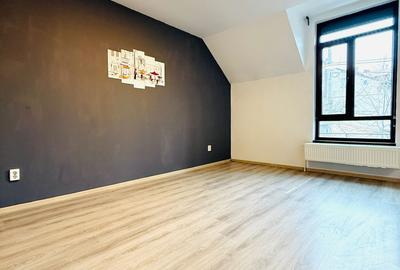 Casă individuală cu 5 camere cu Canalizare în Titulescu - 12