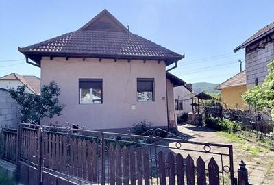 Casă cu 4 camere cu Teren 1668 Mp în Bujoreni - 16