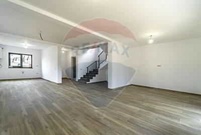 Casă cu 4 camere cu Teren 397 Mp în Tărlungeni - 22