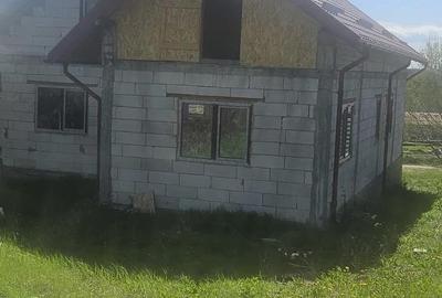 Casă cu Teren 611 Mp în Aninoasa - 3