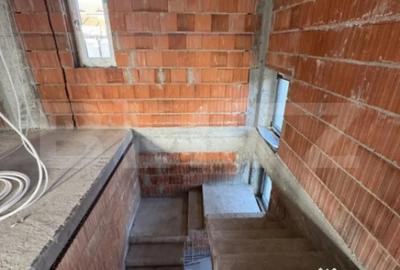 Casă cu 5 camere cu Teren 1355 Mp în George Enescu - 1