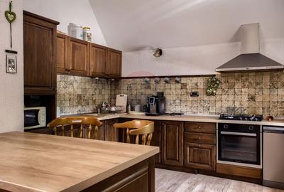 Casa cu 2 corpuri, piscina si 3.235 mp teren in Ghioroc - 11