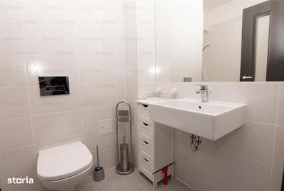 Apartament cu 2 camere semidecomandat, mobilat în Tei