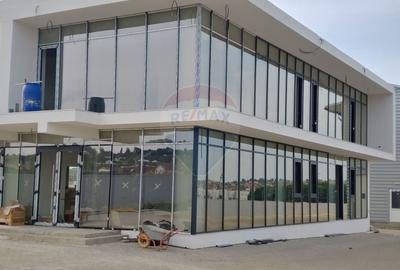 Birou, de 420 mp, în Est - 3