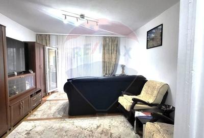 Vanzare ap 3 camere 2 bai etaj 1 complet decomandat  zona Miorita - 1