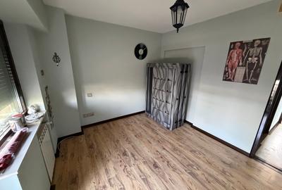 Apartament cu 4 camere semidecomandat în P-ța Victoriei - 3