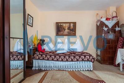 Casă cu 5 camere cu Teren 3365 Mp în Conțești - 1